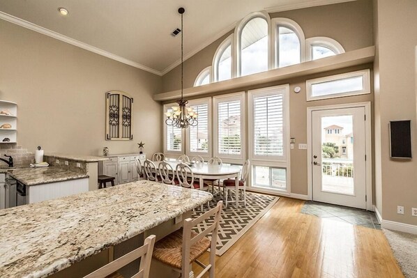 House, 5 Bedrooms, Ocean View, Sea Facing | In-room dining