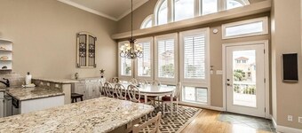 CORAL SHORES 5 Bedroom Holiday Home by Five Star Properties