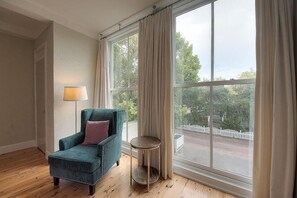 Casa, 4 habitaciones, vista al océano, frente al mar | Área de sala de estar