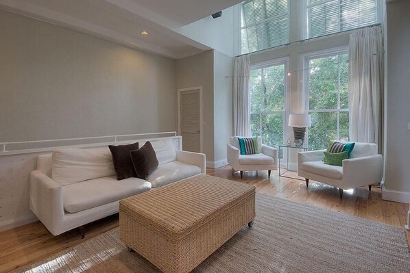 Casa, 4 habitaciones, vista al océano, frente al mar | Área de sala de estar