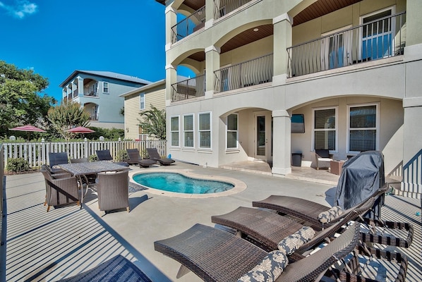 House, 6 Bedrooms, Sea Facing | Outdoor pool