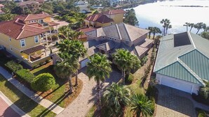 A residential area with houses, palm trees, and a body of water in the background. - Destiny Tranquility 5 Bedroom Holiday Home by Five Star Properties (Destin)
