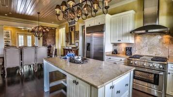 House, 5 Bedrooms, Ocean View, Sea Facing | Private kitchen | Fridge, microwave, coffee/tea maker