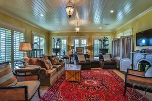 House, 5 Bedrooms, Ocean View, Sea Facing | Living area