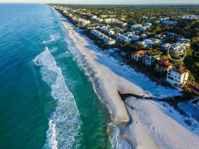 Dream Weaver 5 Bedroom Holiday Home by Five Star Properties