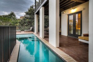 Casa, 5 habitaciones, vistas al mar, mirando al mar | Piscina al aire libre