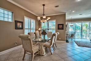 House, 4 Bedrooms, Ocean View, Sea Facing | In-room dining