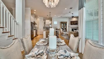 House, 4 Bedrooms, Sea Facing | In-room dining