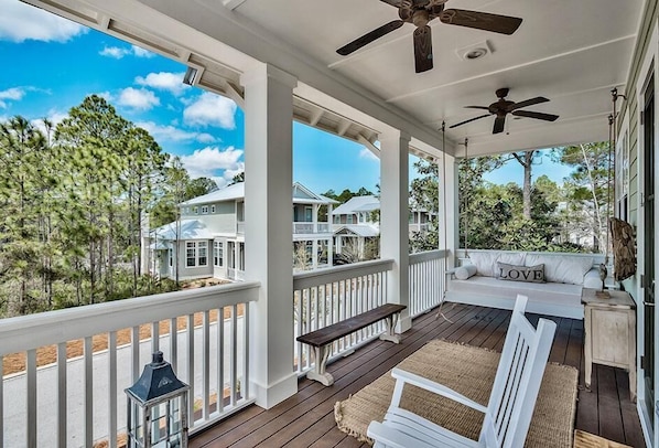 House, 4 Bedrooms, Sea Facing | Porch