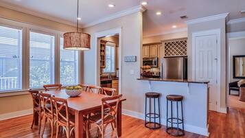 Casa, 4 habitaciones, frente al mar | Servicio a la habitación