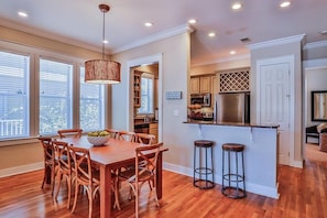 House, 4 Bedrooms, Sea Facing | In-room dining