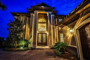 單棟房屋, 4 間臥室, 向海 | 住宿正面 (夜晚)