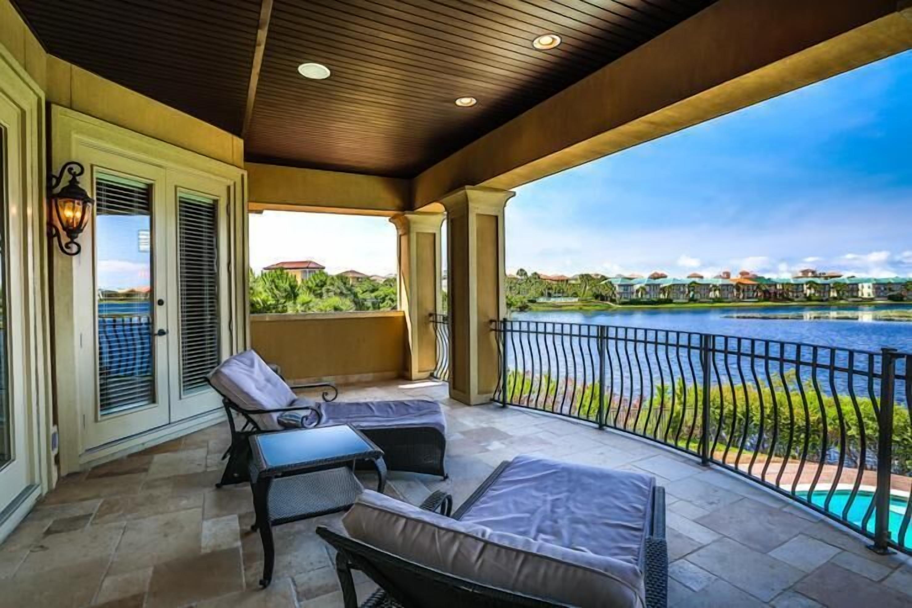 Nhà, 4 phòng ngủ, đối diện biển | Hiên