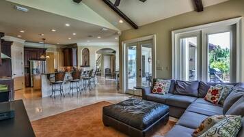 Rumah, 4 kamar tidur, menghadap laut | Area keluarga