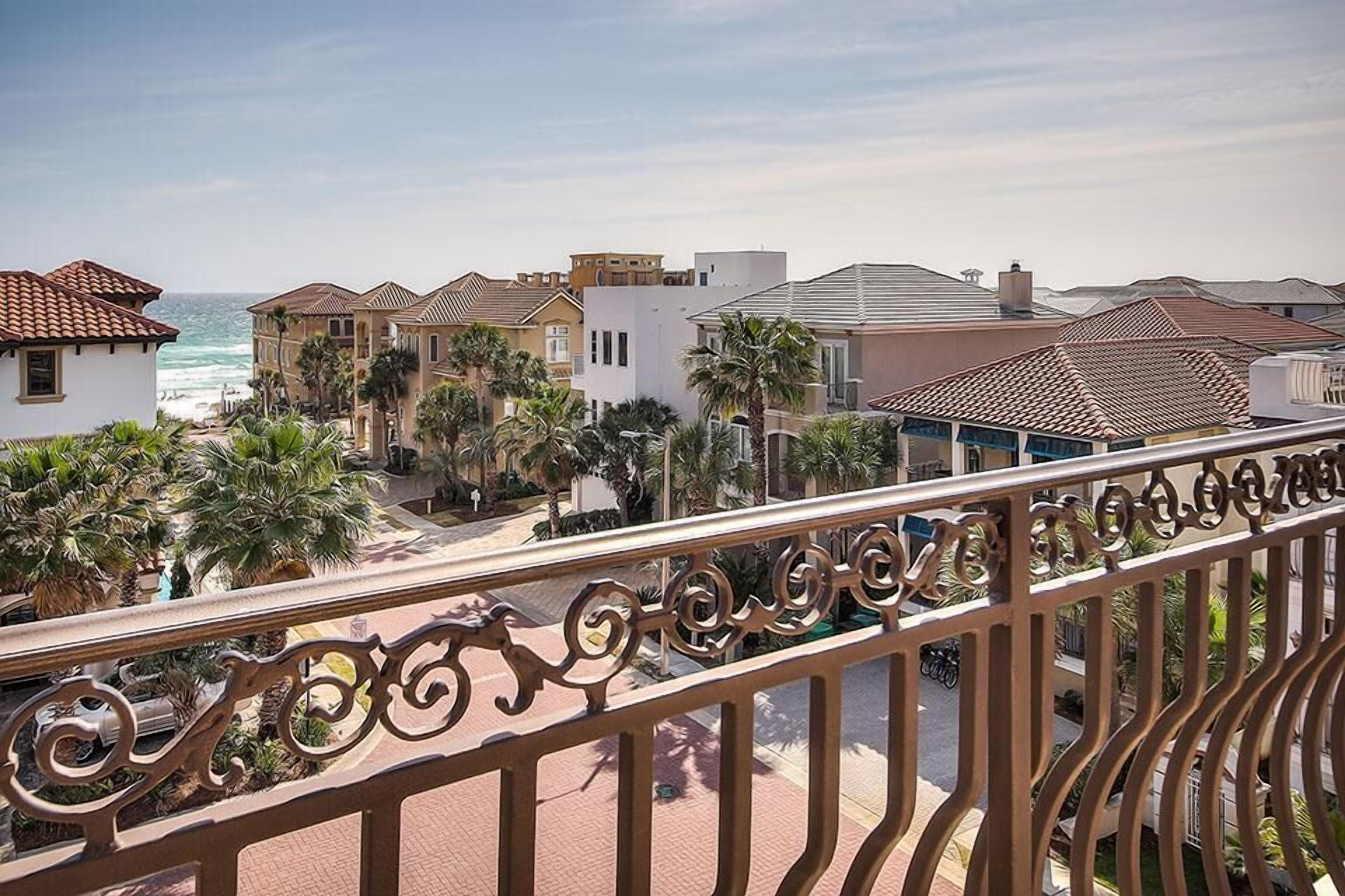 Rumah, 6 kamar tidur, pemandangan samudra, menghadap laut | Balkon