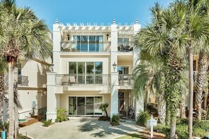 House, 4 Bedrooms, Sea Facing | Property grounds