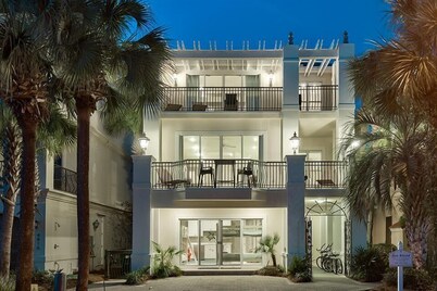 Son Kissed 4 Bedroom Holiday Home by Five Star Properties