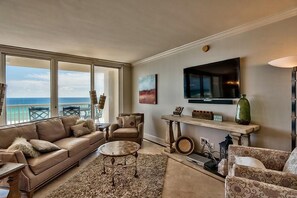 House, 3 Bedrooms, Ocean View, Beachfront | Living area