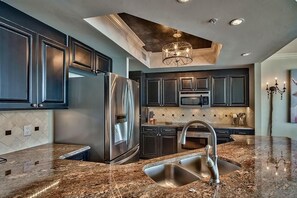 House, 3 Bedrooms, Ocean View, Beachfront | Private kitchen