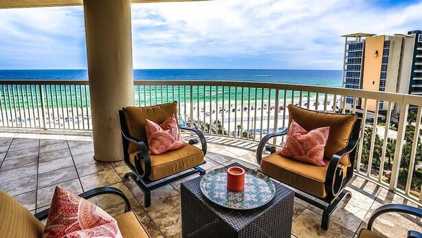 Rumah, 3 kamar tidur, pemandangan samudra, menghadap pantai | Balkon