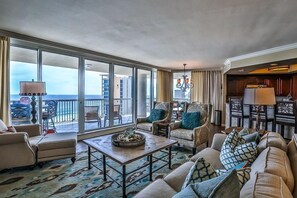 Hus, 3 soverom, havutsikt, ved strandkanten | Oppholdsområde