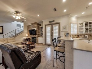 House, 5 Bedrooms, Sea Facing | Living room