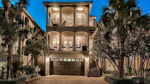 Maison, 4 chambres, vue mer | Façade de l’hébergement - soirée/nuit