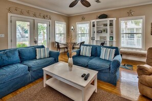 Living area - SUMMER SHANDY 4 Bedroom Holiday Home by Five Star Properties (Destin)