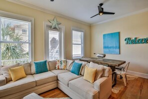 House, 4 Bedrooms, Ocean View, Sea Facing | Living area