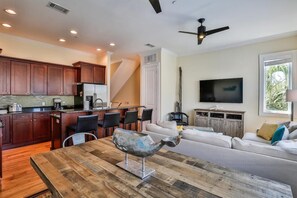 House, 4 Bedrooms, Ocean View, Sea Facing | In-room dining