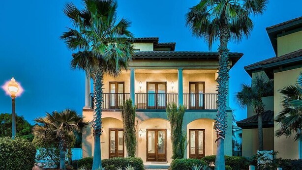Rumah, 5 kamar tidur, menghadap laut | Bagian depan properti - sore/malam