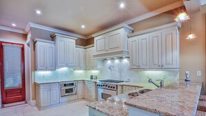 Rumah, 5 kamar tidur, menghadap laut | Dapur pribadi