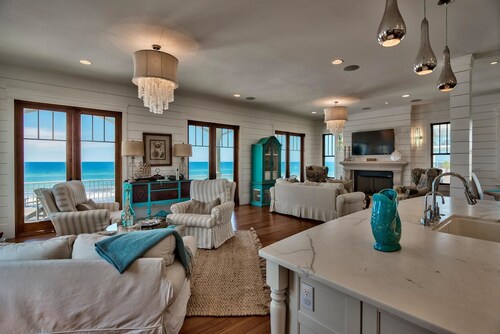 Tangled In Blue 5 Bedroom Holiday Home by Five Star Properties