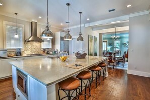 House, 5 Bedrooms, Ocean View, Sea Facing | Private kitchen