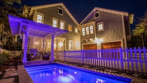 A two-story house with a swimming pool, a covered patio, and a white picket fence. - The Flagship of Watersound 5 Bedroom Holiday Home by Five Star Properties (Santa Rosa Beach)
