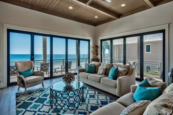 House, 6 Bedrooms, Ocean View, Beachfront | Living area