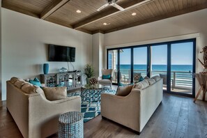 House, 6 Bedrooms, Ocean View, Beachfront | Living area