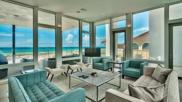 House, 6 Bedrooms, Ocean View, Beachfront | Living area