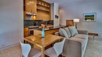 House, 4 Bedrooms, Sea Facing | Living area | TV