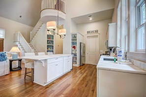 Room - TRANQUIL PEARL 4 Bedroom Holiday Home by Five Star Properties (Santa Rosa Beach)