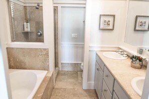 A modern bathroom with a glass-enclosed shower, a bathtub, and a vanity with a sink and mirror. - Ventanas al Paraiso 5 Bedroom Holiday Home by Five Star Properties (Miramar Beach)