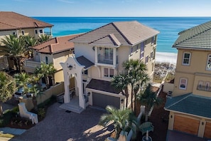 House, 6 Bedrooms, Ocean View, Beachfront | Front of property