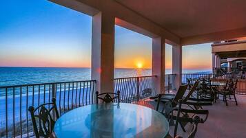 House, 6 Bedrooms, Ocean View, Beachfront | Terrace/patio