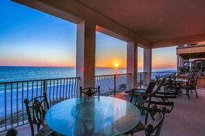 Casa, 6 habitaciones, vista al océano, frente al mar | Terraza o patio