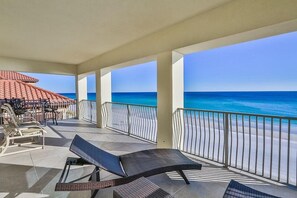 Casa, 6 quartos, vista para o oceano, de frente para a praia | Terraço/pátio