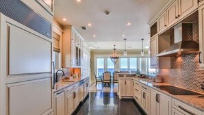 Unclassified image, 4 of 33, button - Villa Bianca 6 Bedroom Holiday Home by Five Star Properties (Destin)