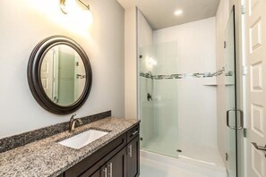 Casa, 5 habitaciones, frente al mar | Baño