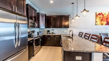 Rumah, 5 kamar tidur, menghadap laut | Dapur pribadi | Lemari es, microwave, dan mesin pembuat kopi/teh