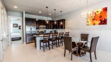 House, 5 Bedrooms, Sea Facing | In-room dining
