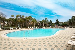 Casa, 6 quartos, de frente para o mar | Piscina externa